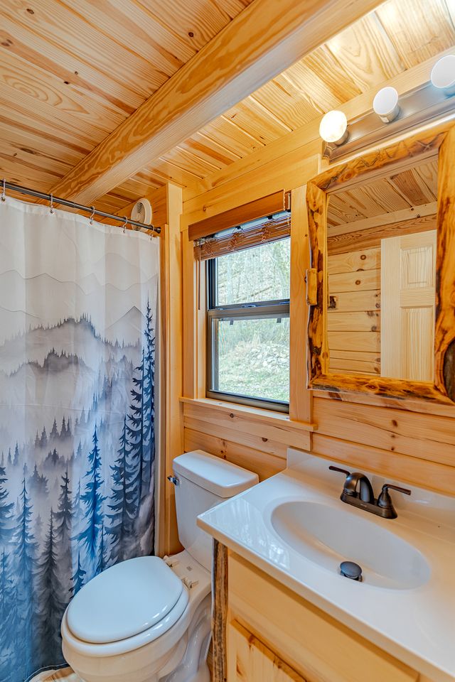 Cozy Stargazing Cabin with Hot Tub near Red River Gorge in Estill County, Kentucky