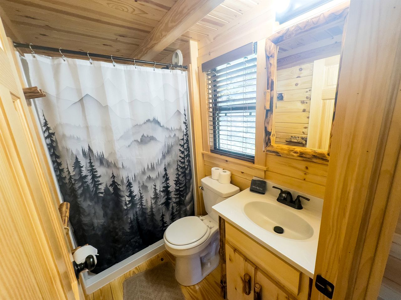 Cozy Stargazing Cabin with Hot Tub near Red River Gorge in Estill County, Kentucky