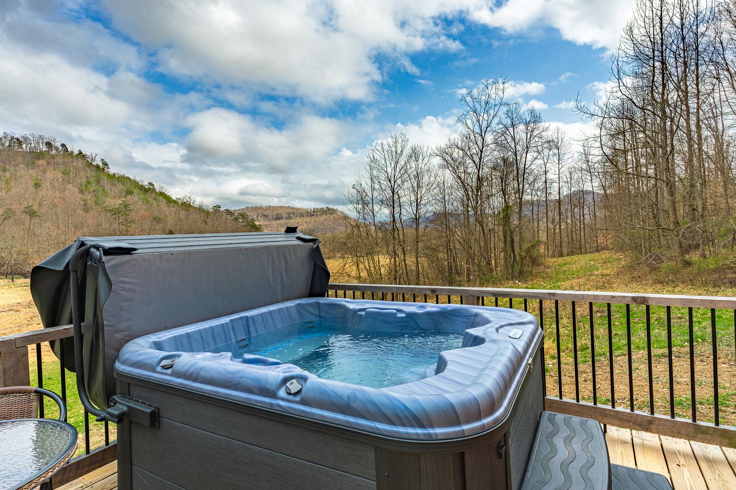 Cozy Stargazing Cabin with Hot Tub near Red River Gorge in Estill County, Kentucky