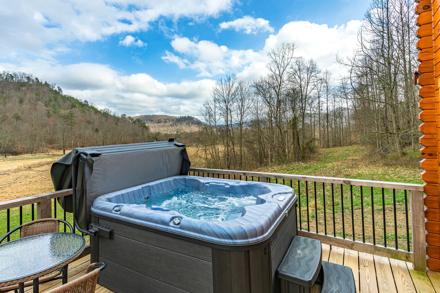 Cozy Stargazing Cabin with Hot Tub near Red River Gorge in Estill County, Kentucky