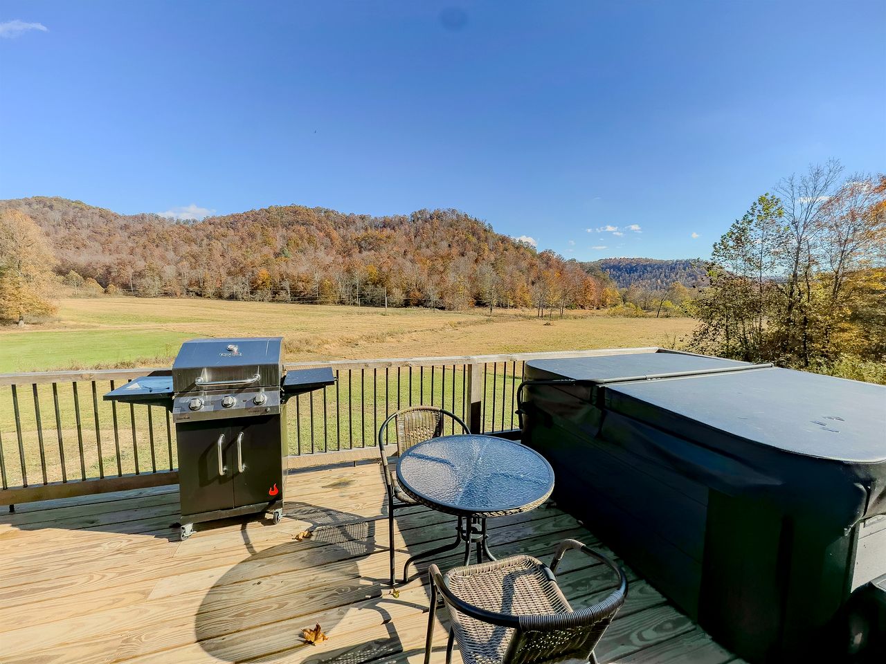 Cozy Stargazing Cabin with Hot Tub near Red River Gorge in Estill County, Kentucky
