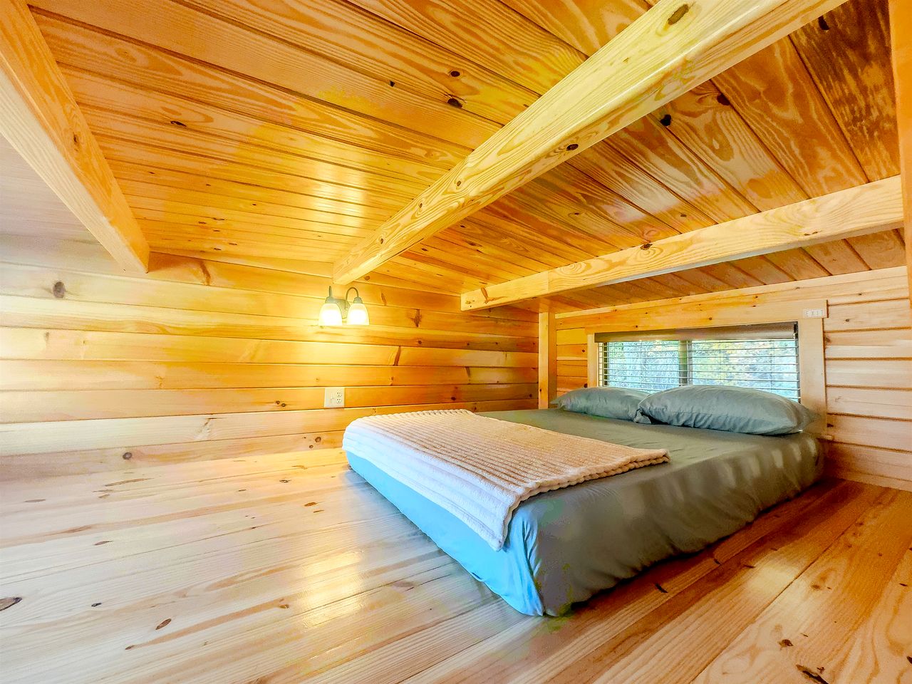 Cozy Stargazing Cabin with Hot Tub near Red River Gorge in Estill County, Kentucky