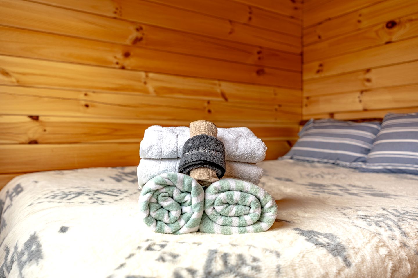 Cozy Stargazing Cabin with Hot Tub near Red River Gorge in Estill County, Kentucky