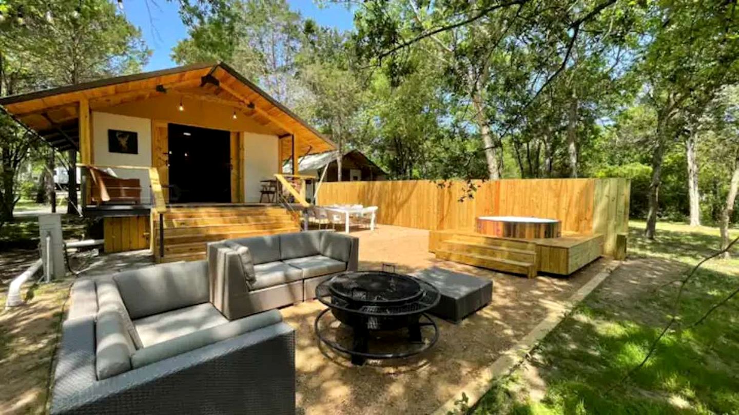 Cozy Texan Cabin, Perfect for a Weekend Getaway
