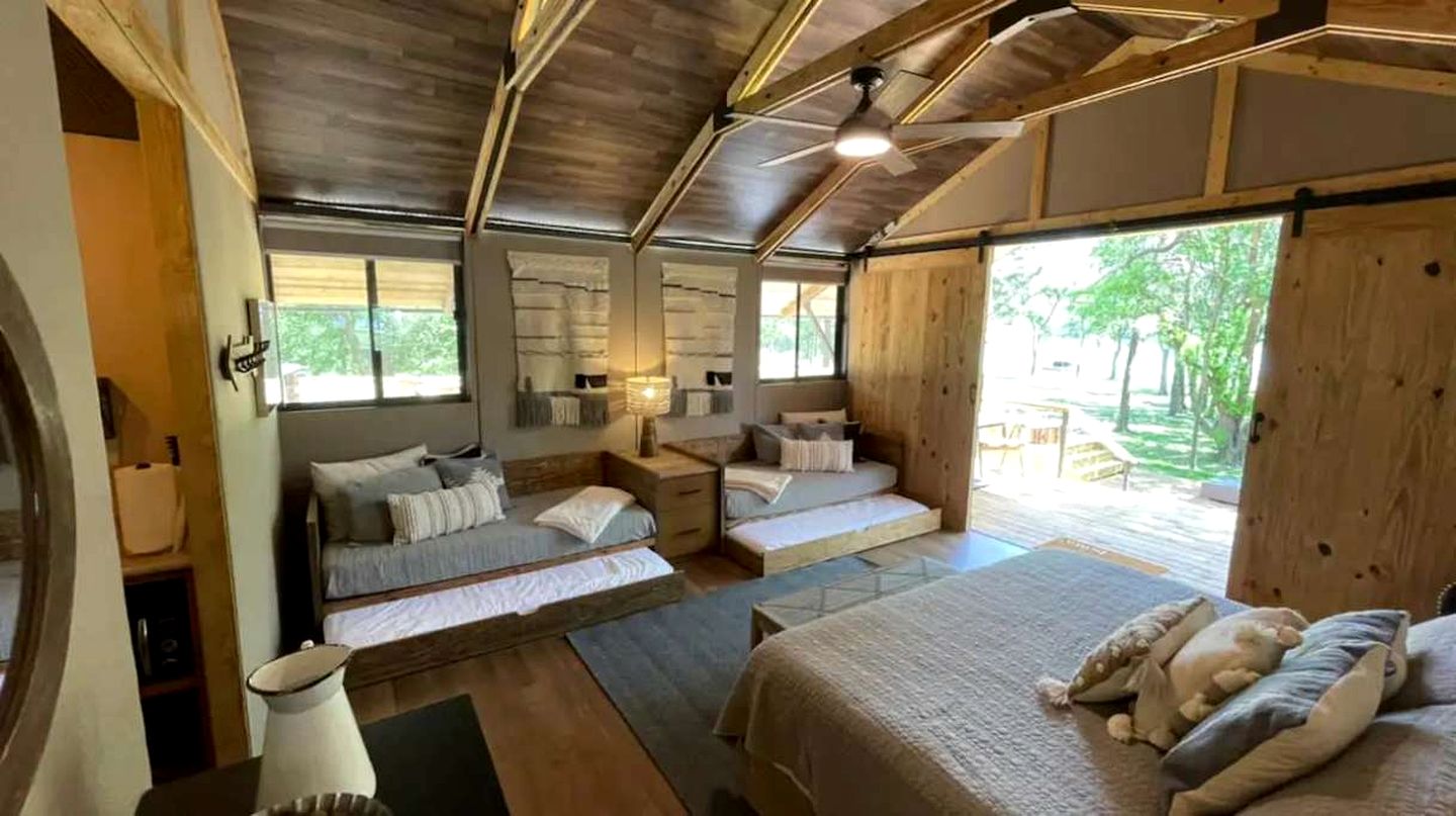 Cozy Texan Cabin, Perfect for a Weekend Getaway