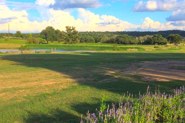 Caravans (Dripping Springs, Texas, United States)