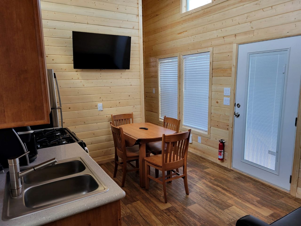 Modern Tiny Home Retreat with Stunning Stargazing Views in Williams, Arizona