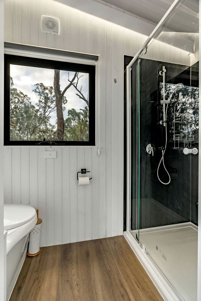 Cozy Tiny House with Barbecue, Firepit and River Views in Victoria, Australia