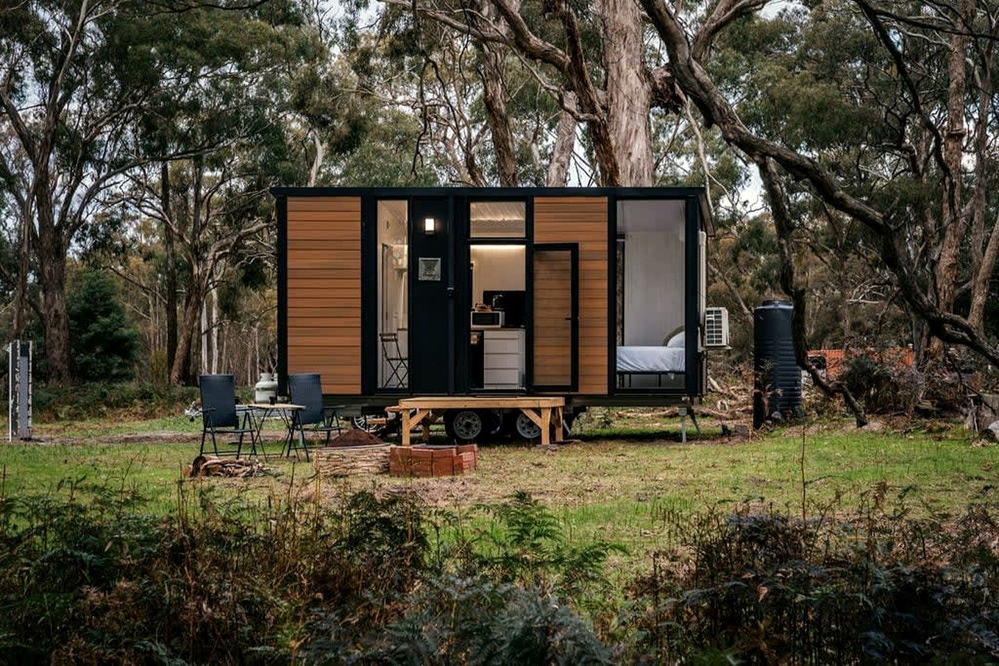 Cozy Tiny House with Barbecue, Firepit and River Views in Victoria, Australia