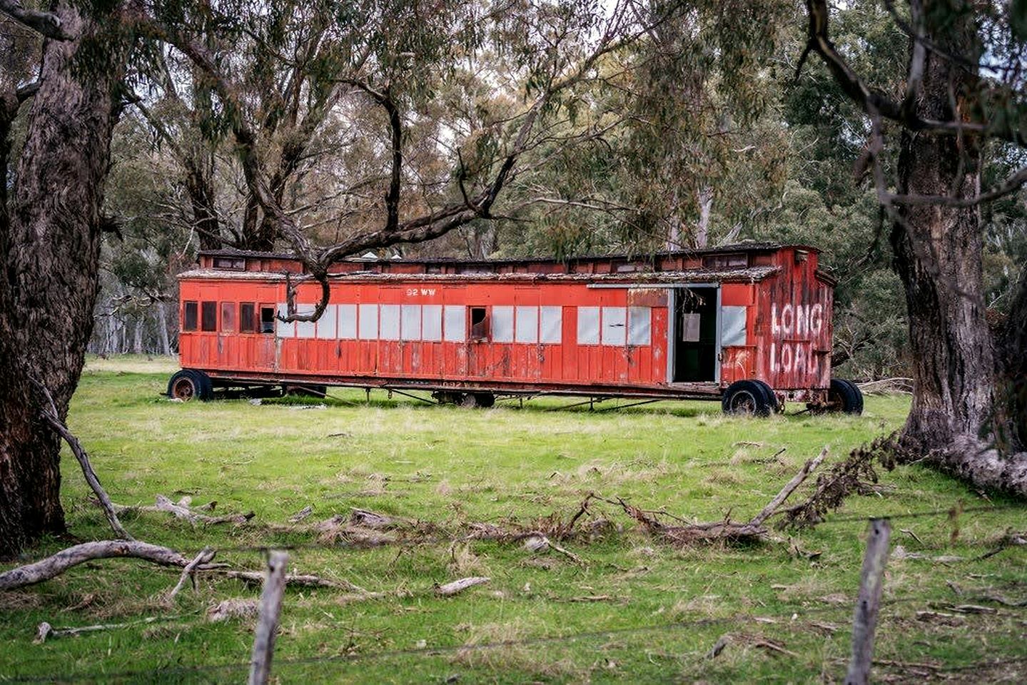 Cozy Tiny House with Barbecue, Firepit and River Views in Victoria, Australia