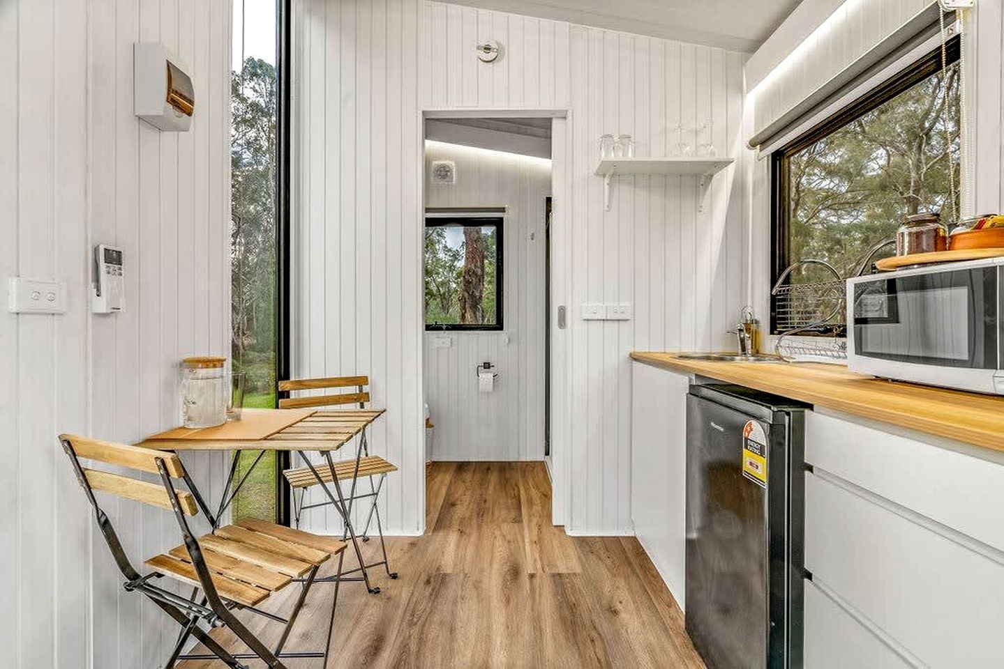 Cozy Tiny House with Barbecue, Firepit and River Views in Victoria, Australia