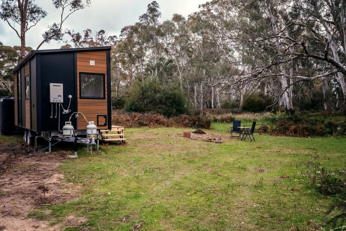 Cozy Tiny House with Barbecue, Firepit and River Views in Victoria, Australia