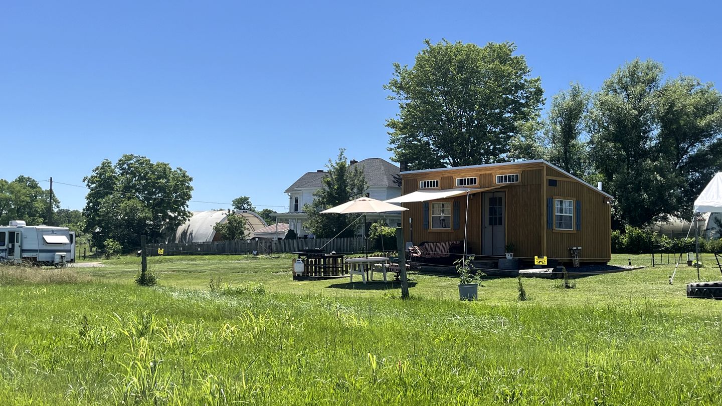 Cozy Tiny House with Fire Pit and Barbecue in Mount Jackson, Virginia