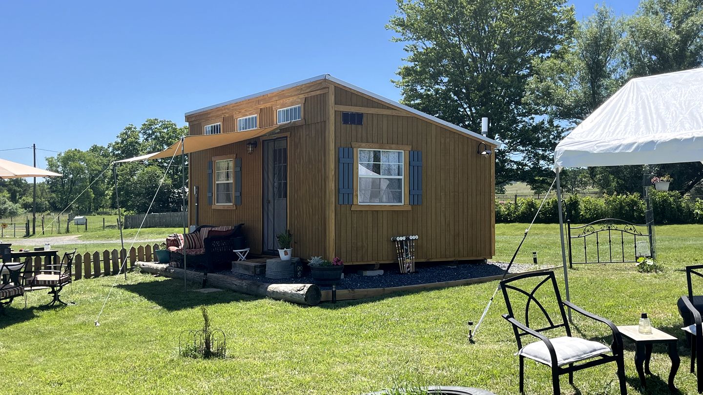 Cozy Tiny House with Fire Pit and Barbecue in Mount Jackson, Virginia