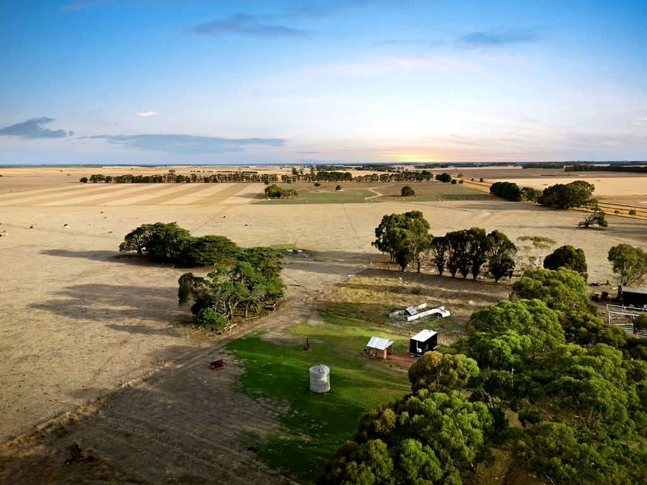 Cozy Tiny House with Lovely Outdoor Area and BBQ in Purdeet, Victoria