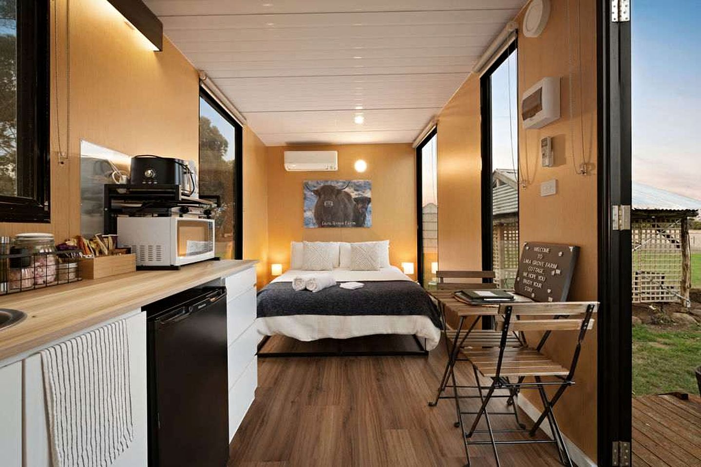 Cozy Tiny House with Lovely Outdoor Area and BBQ in Purdeet, Victoria