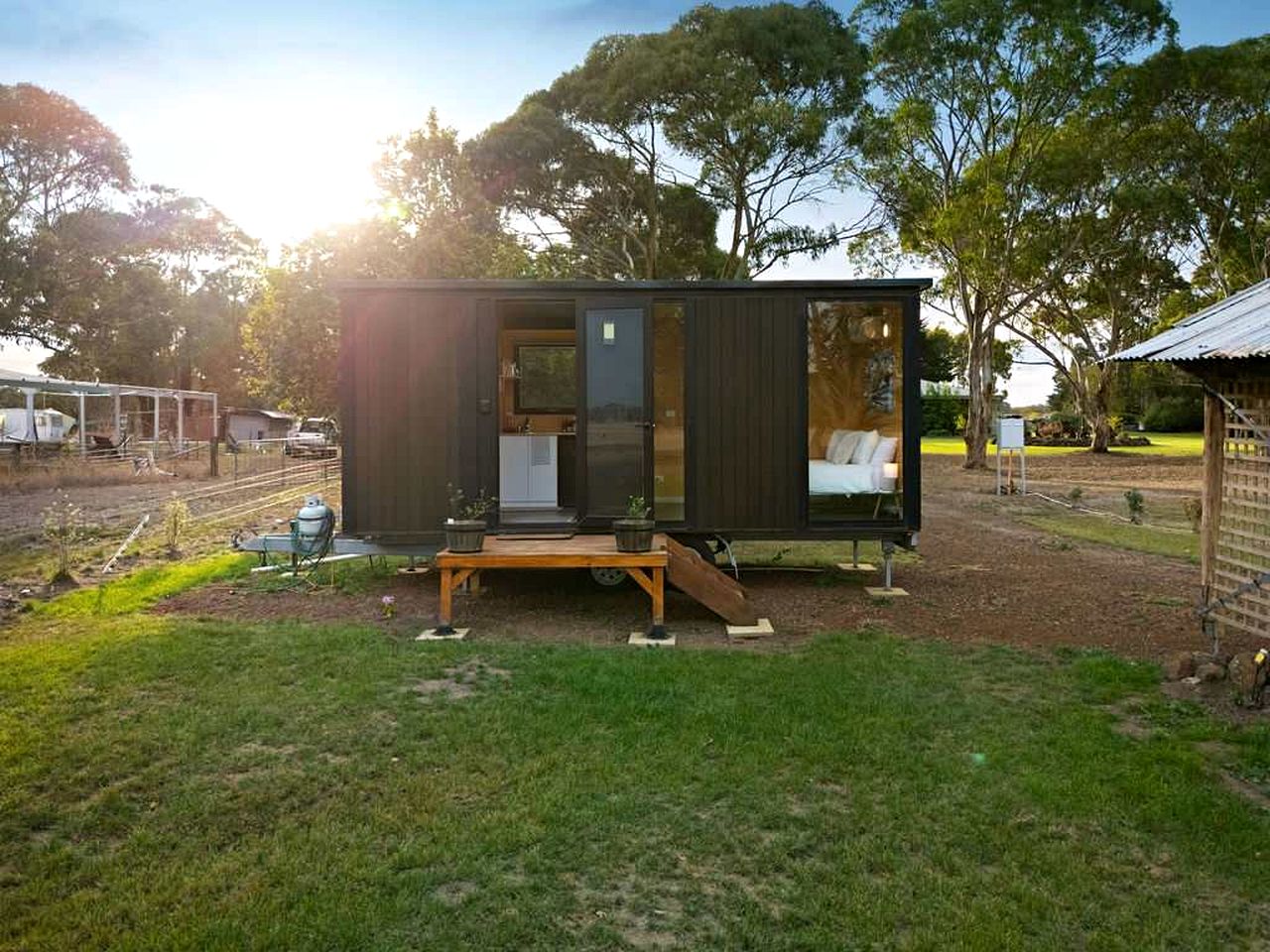 Cozy Tiny House with Lovely Outdoor Area and BBQ in Purdeet, Victoria
