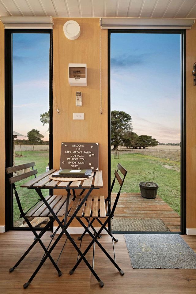 Cozy Tiny House with Lovely Outdoor Area and BBQ in Purdeet, Victoria