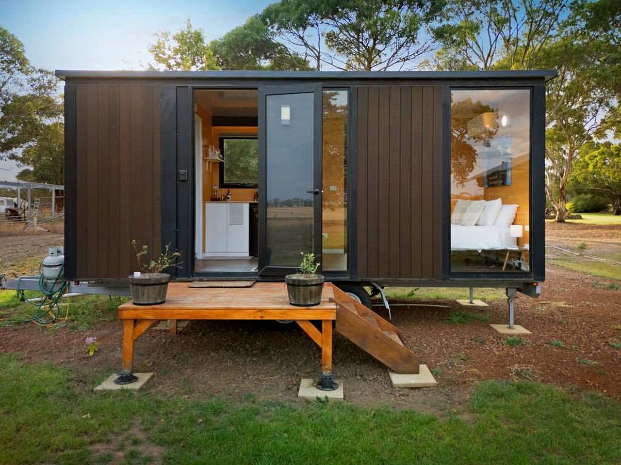 Cozy Tiny House with Lovely Outdoor Area and BBQ in Purdeet, Victoria