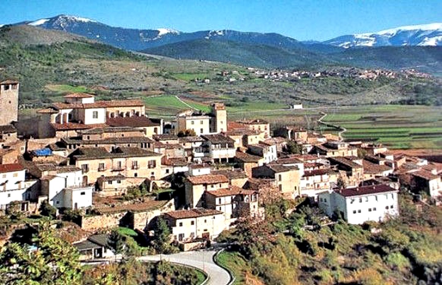 Cozy Tree House for Romantic Getaways in Abruzzo, Central Italy