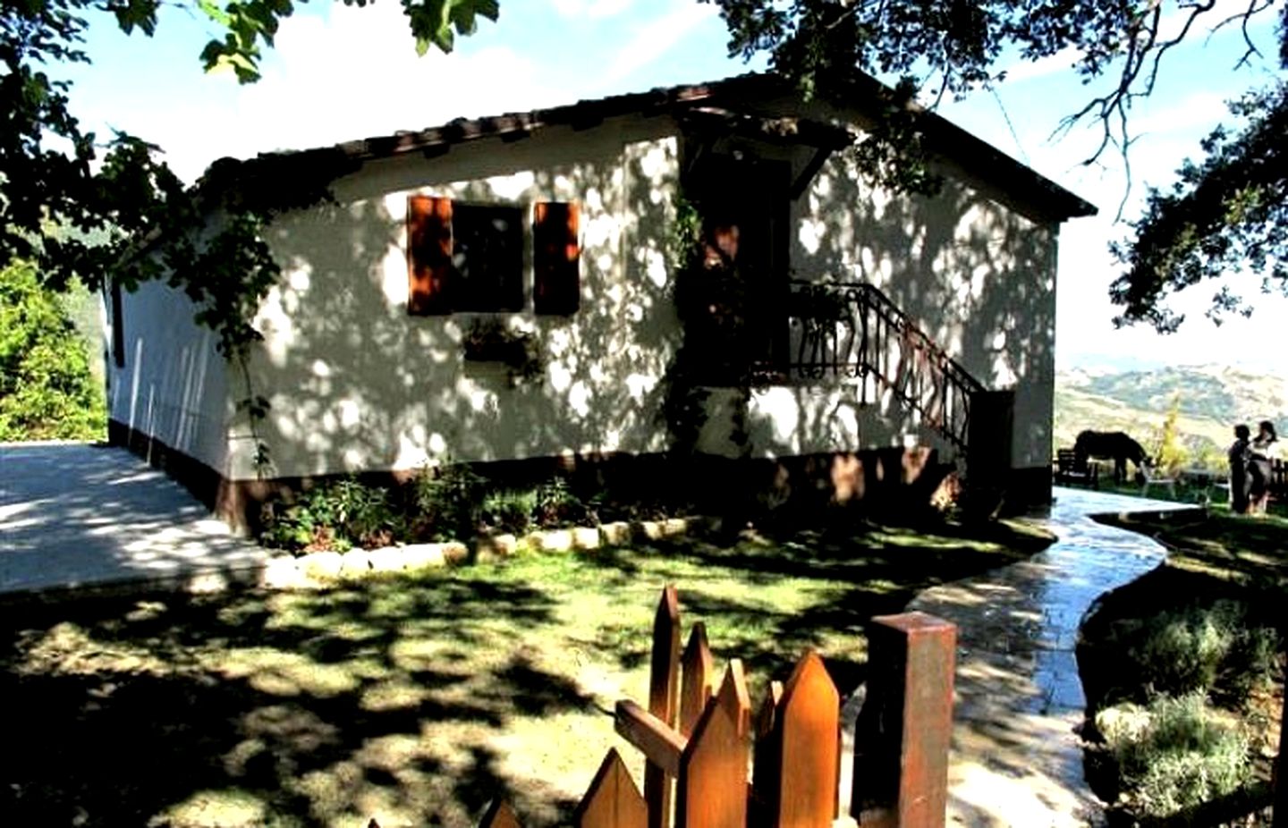 Cozy Tree House for Romantic Getaways in Abruzzo, Central Italy