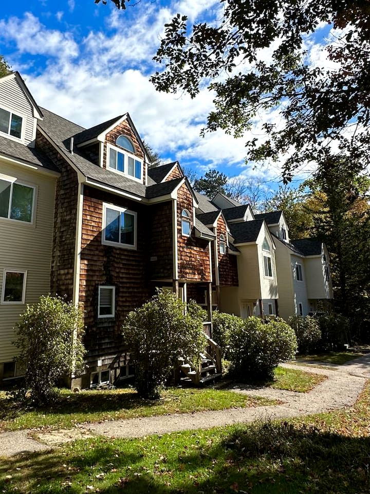 Cozy Vacation Rental with Direct Bike Path Access in North Conway, New Hampshire