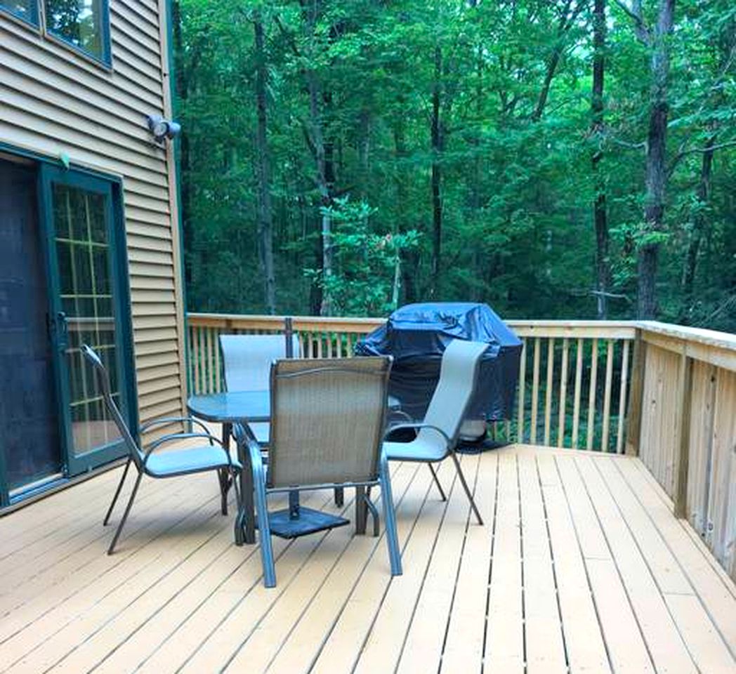 Cozy Vacation Rental for 10 with a Fire Pit in Jim Thorpe, Pennsylvania