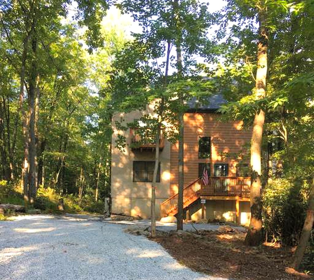 Cozy Vacation Rental for 10 with a Fire Pit in Jim Thorpe, Pennsylvania