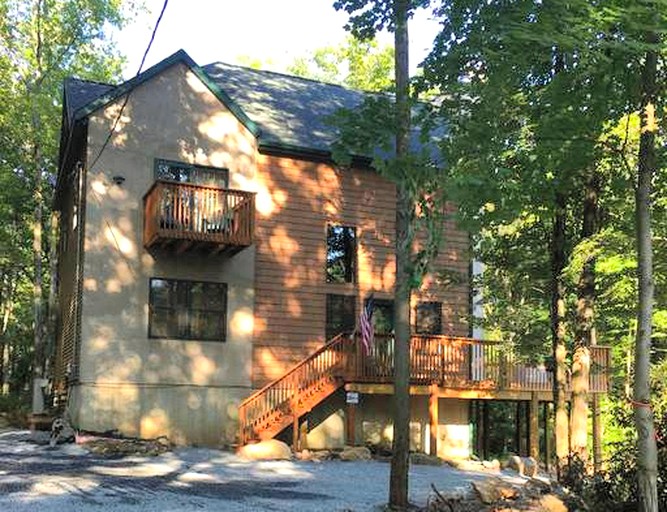 Cabins (Jim Thorpe, Pennsylvania, United States)