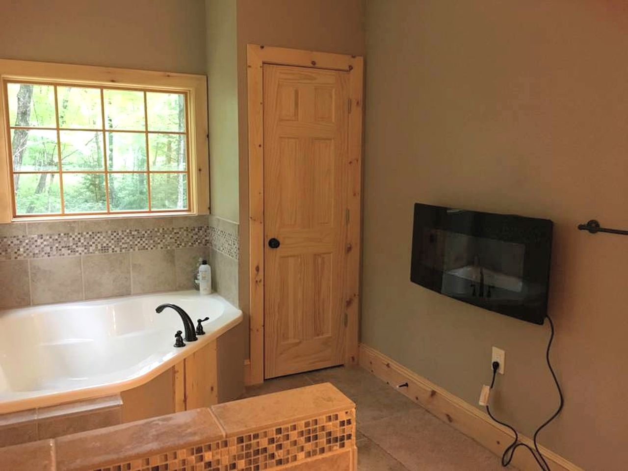 Cozy Vacation Rental for 10 with a Fire Pit in Jim Thorpe, Pennsylvania