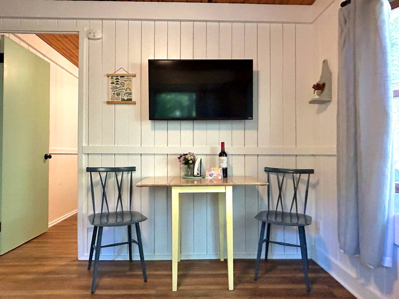 Cozy Vintage Lake Cabin with Hot Tub & Beach Access near Traverse City, Northern Michigan