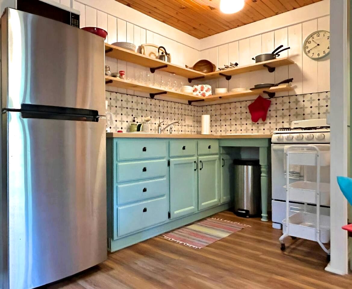 Cozy Vintage Lake Cabin with Hot Tub & Beach Access near Traverse City, Northern Michigan