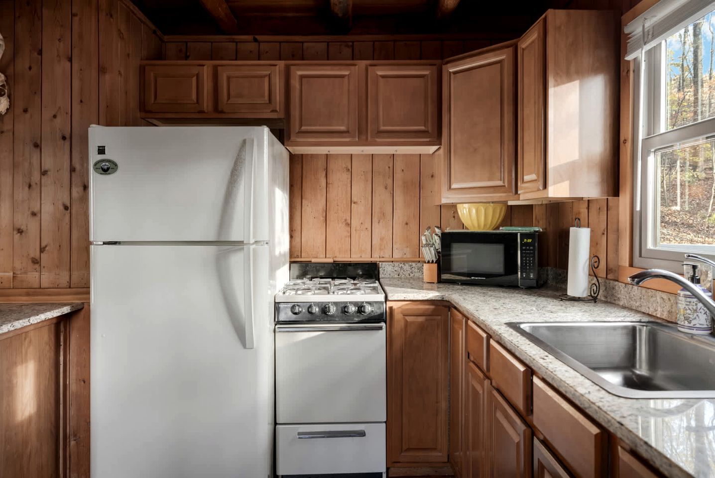 Spectacular Lofted Cabin with Screened Porch, BBQ, and Fire Pit in West Virginia