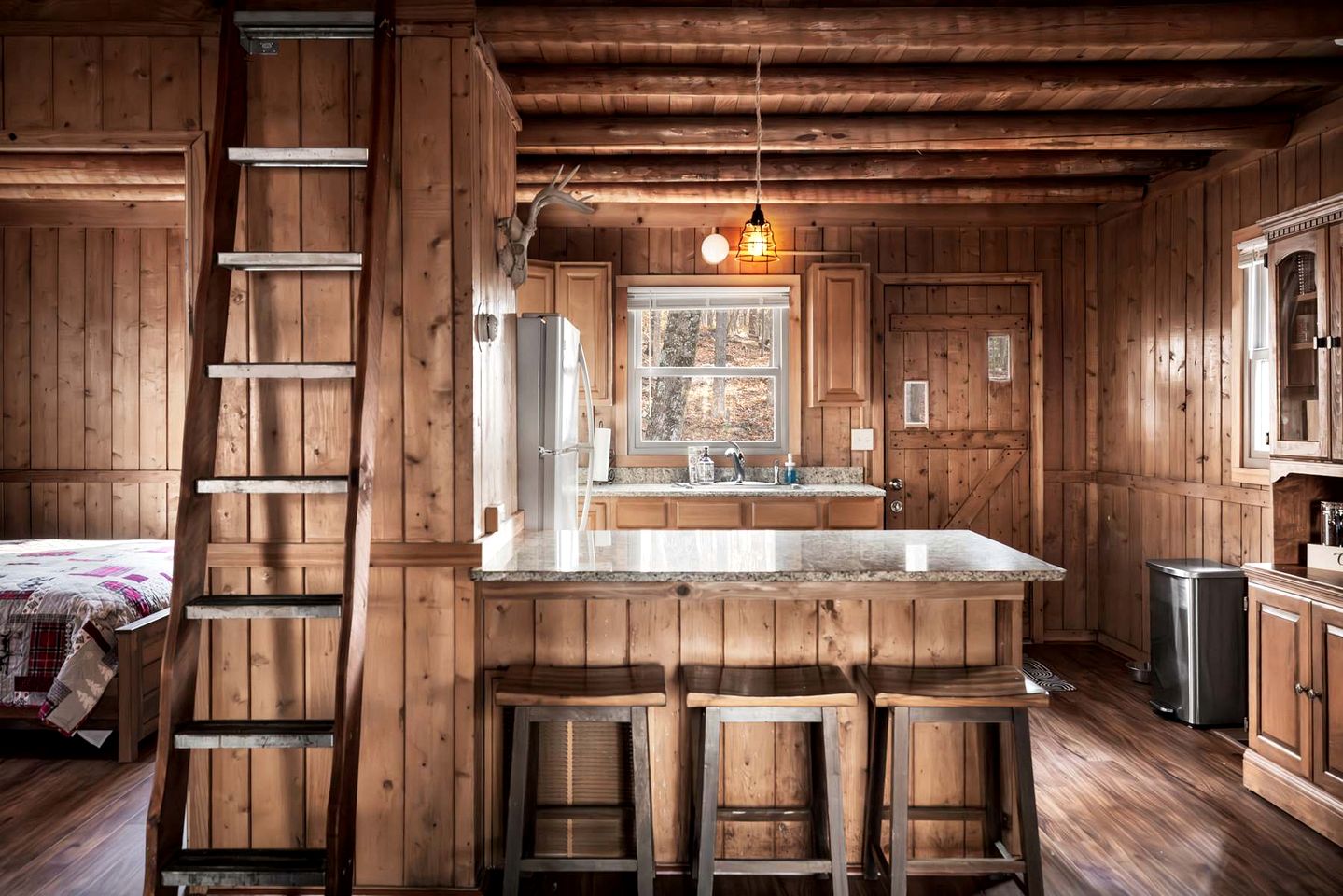 Spectacular Lofted Cabin with Screened Porch, BBQ, and Fire Pit in West Virginia