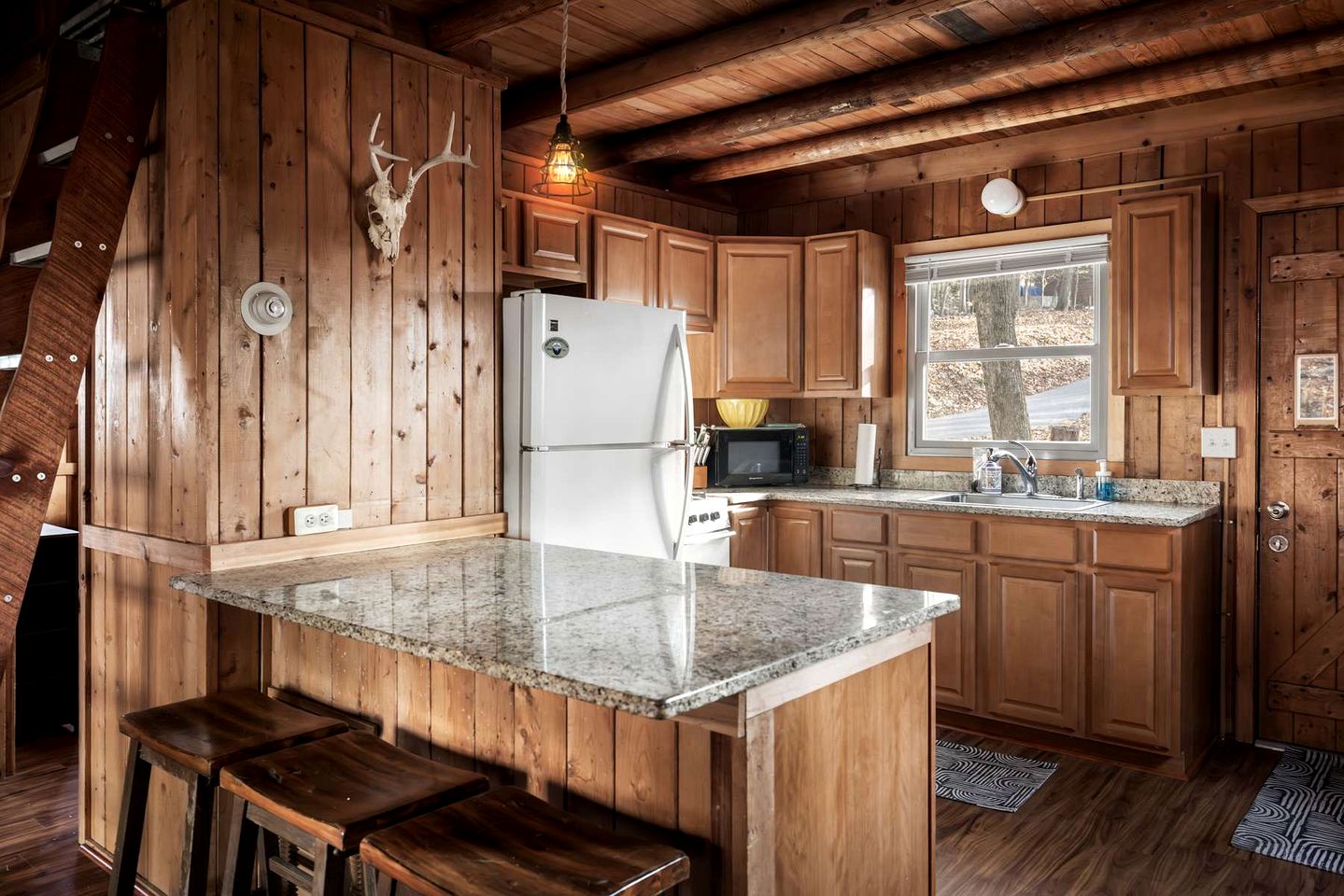 Spectacular Lofted Cabin with Screened Porch, BBQ, and Fire Pit in West Virginia