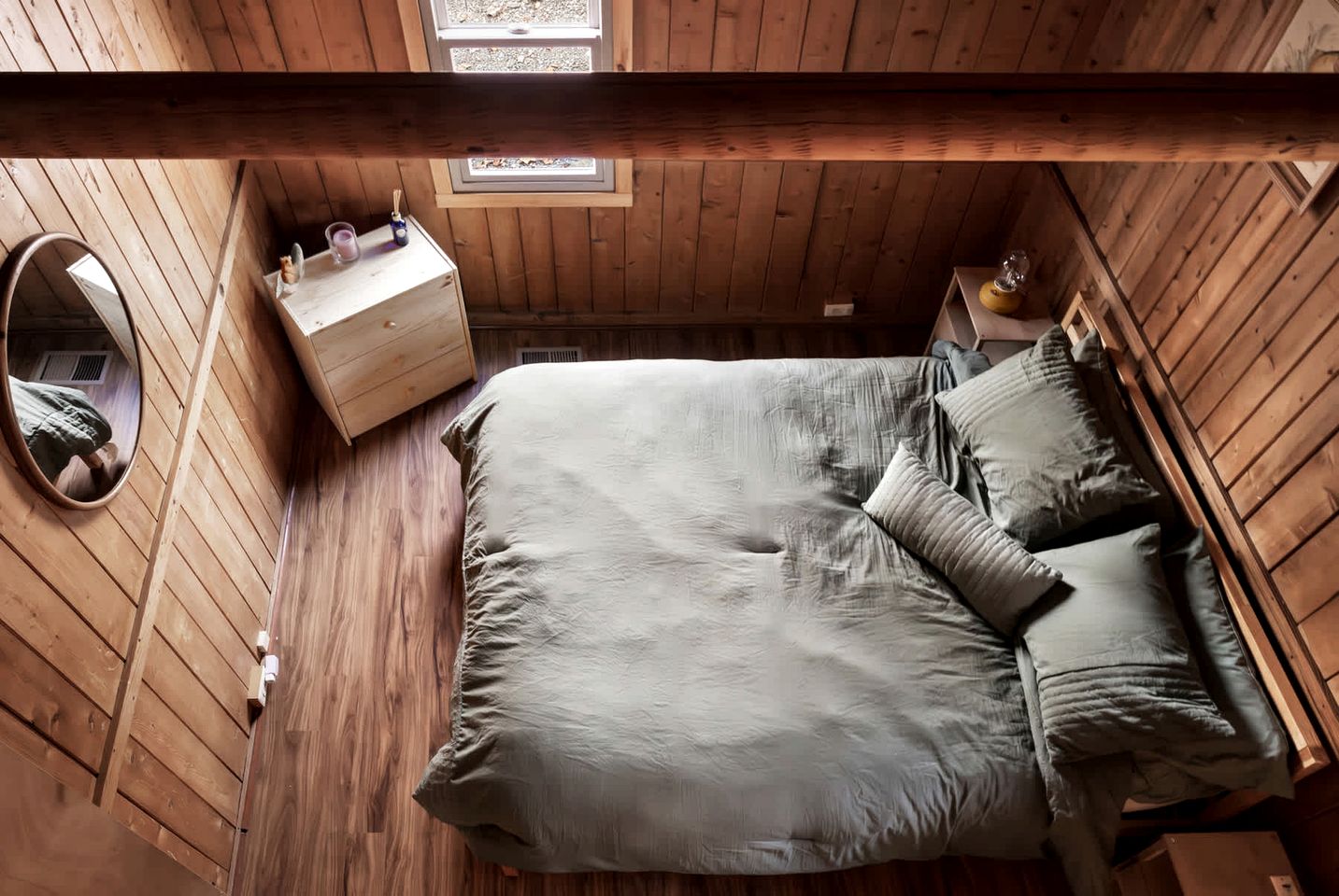Spectacular Lofted Cabin with Screened Porch, BBQ, and Fire Pit in West Virginia