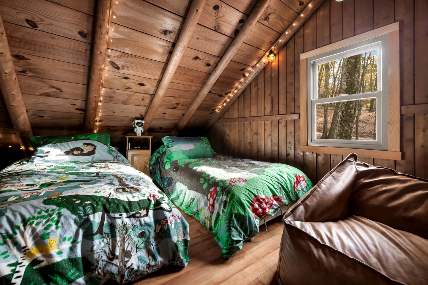 Spectacular Lofted Cabin with Screened Porch, BBQ, and Fire Pit in West Virginia