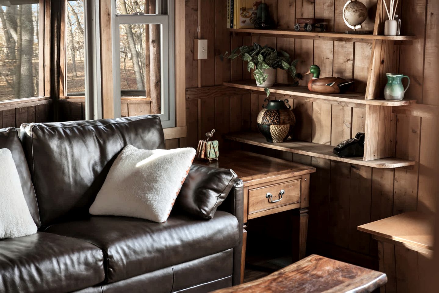 Spectacular Lofted Cabin with Screened Porch, BBQ, and Fire Pit in West Virginia