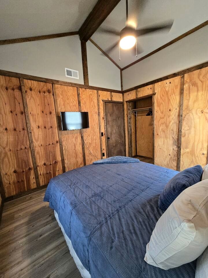 Cozy Waterfront Cabin with Boat Ramp on Lake Fork, Perfect for Fishing Enthusiasts near Quitman, Mississippi