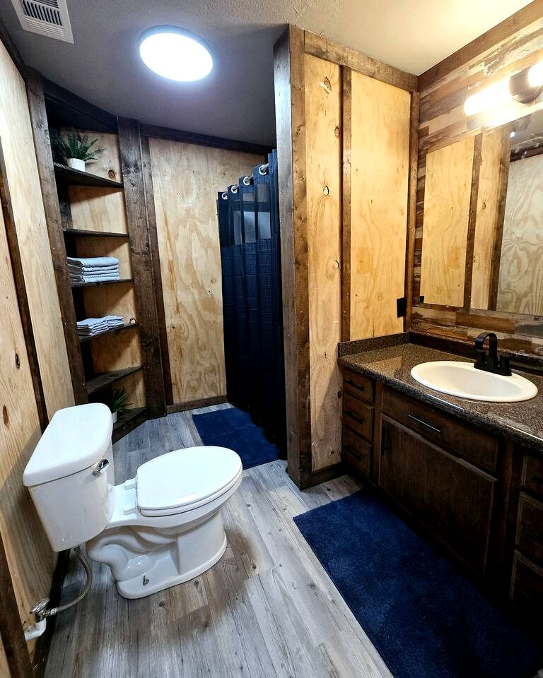 Cozy Waterfront Cabin with Boat Ramp on Lake Fork, Perfect for Fishing Enthusiasts near Quitman, Mississippi