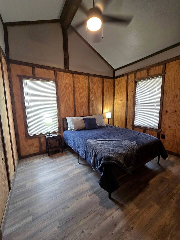 Cozy Waterfront Cabin with Boat Ramp on Lake Fork, Perfect for Fishing Enthusiasts near Quitman, Mississippi