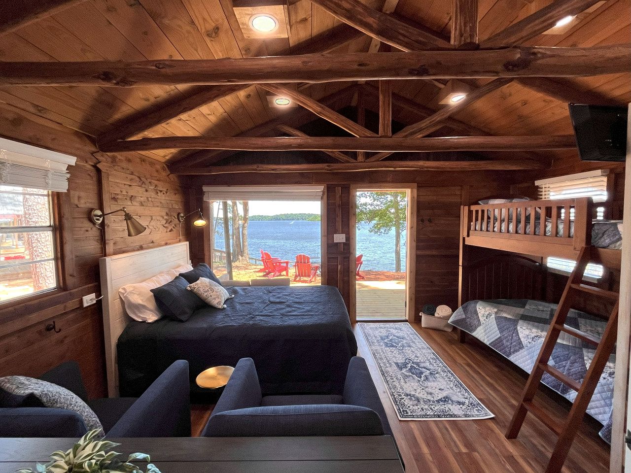 Cozy Waterfront Cabin for a Memorable Getaway on Toledo Bend Lake in Hemphill, Texas