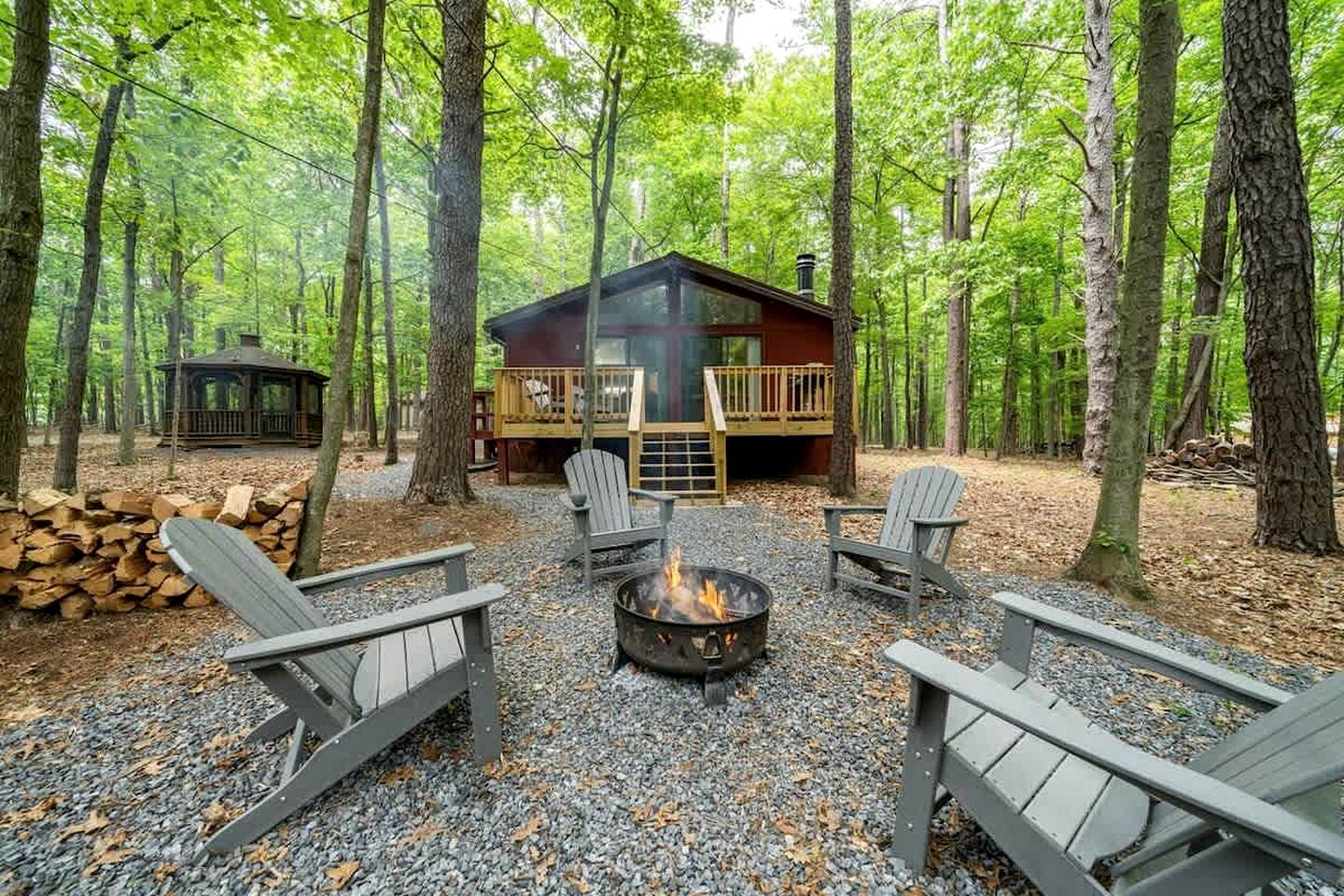 Cozy Cabin with Cute Gazebo and Fire Pit, near Sleepy Creek and Harpers Ferry National Historical Park, West Virginia