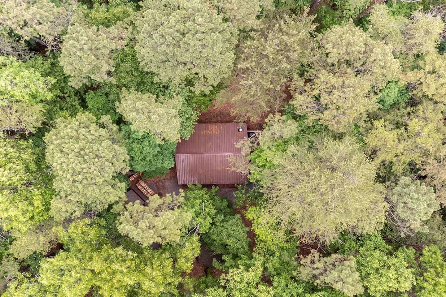 Cozy Cabin with Cute Gazebo and Fire Pit, near Sleepy Creek and Harpers Ferry National Historical Park, West Virginia