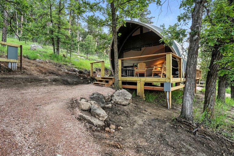 Secluded Boutique Glamping Retreat with Forest Views Near Mount Rushmore, Black Hills SD
