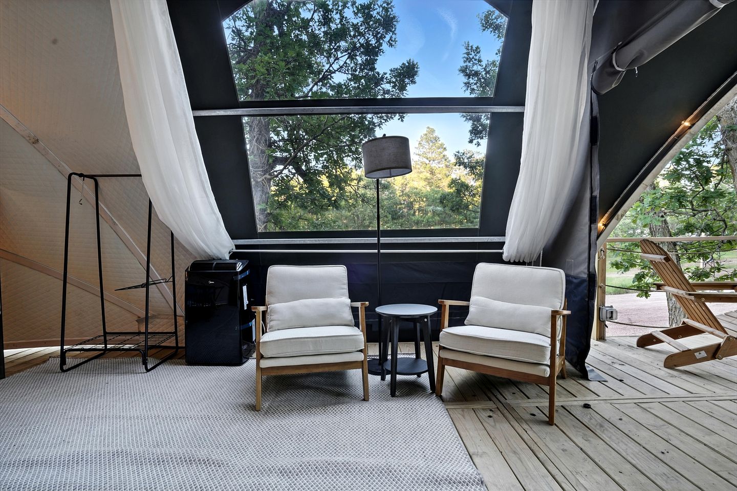 Secluded Boutique Glamping Retreat with Forest Views Near Mount Rushmore, Black Hills SD