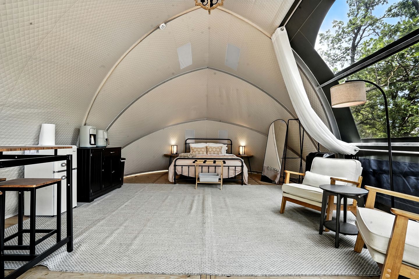 Secluded Boutique Glamping Retreat with Forest Views Near Mount Rushmore, Black Hills SD