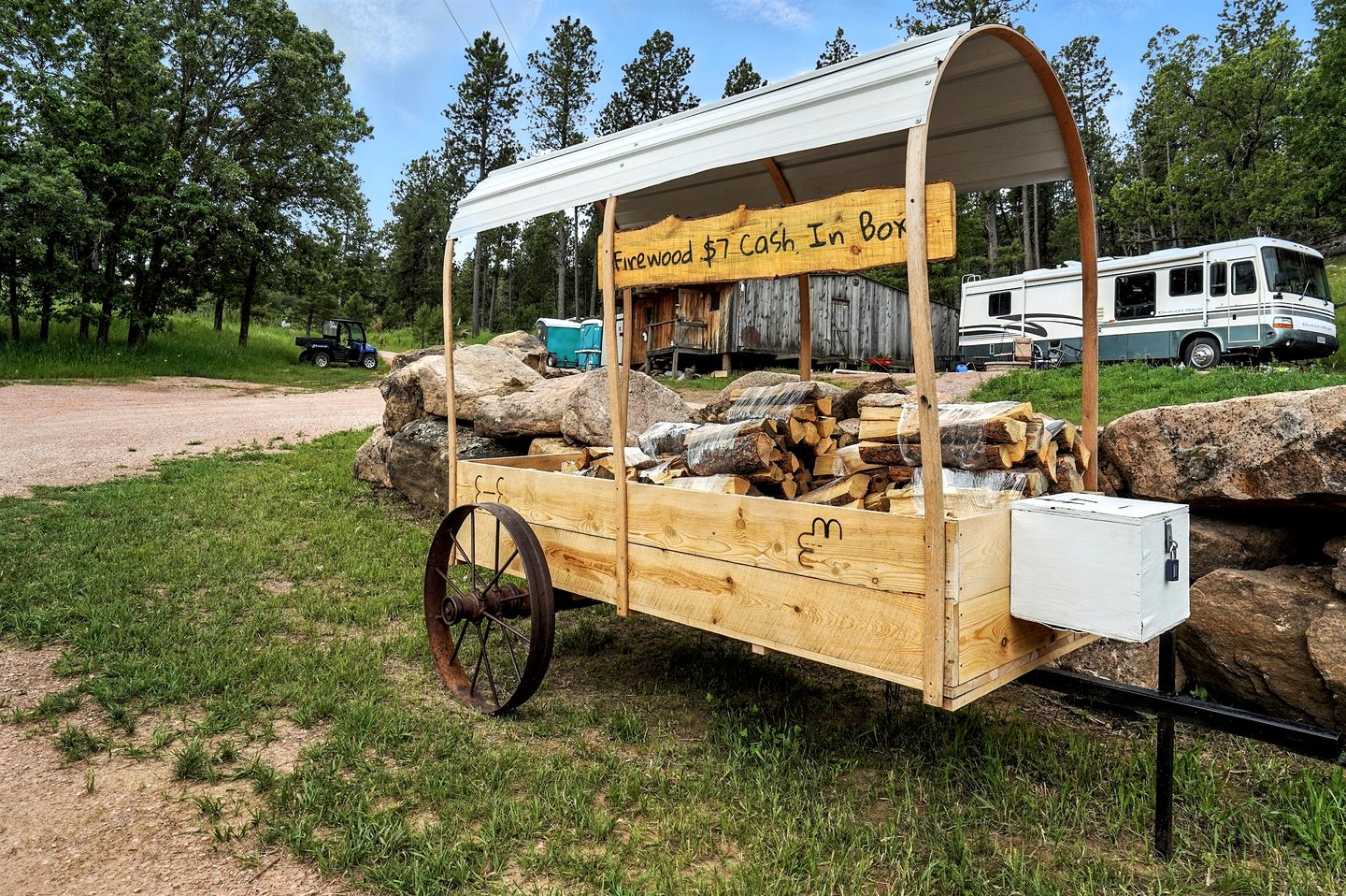 Secluded Boutique Glamping Retreat with Forest Views Near Mount Rushmore, Black Hills SD