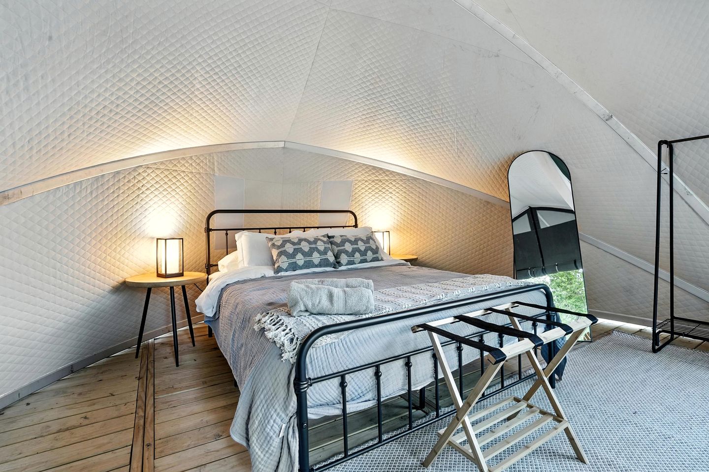 Secluded Boutique Glamping Retreat with Forest Views Near Mount Rushmore, Black Hills SD