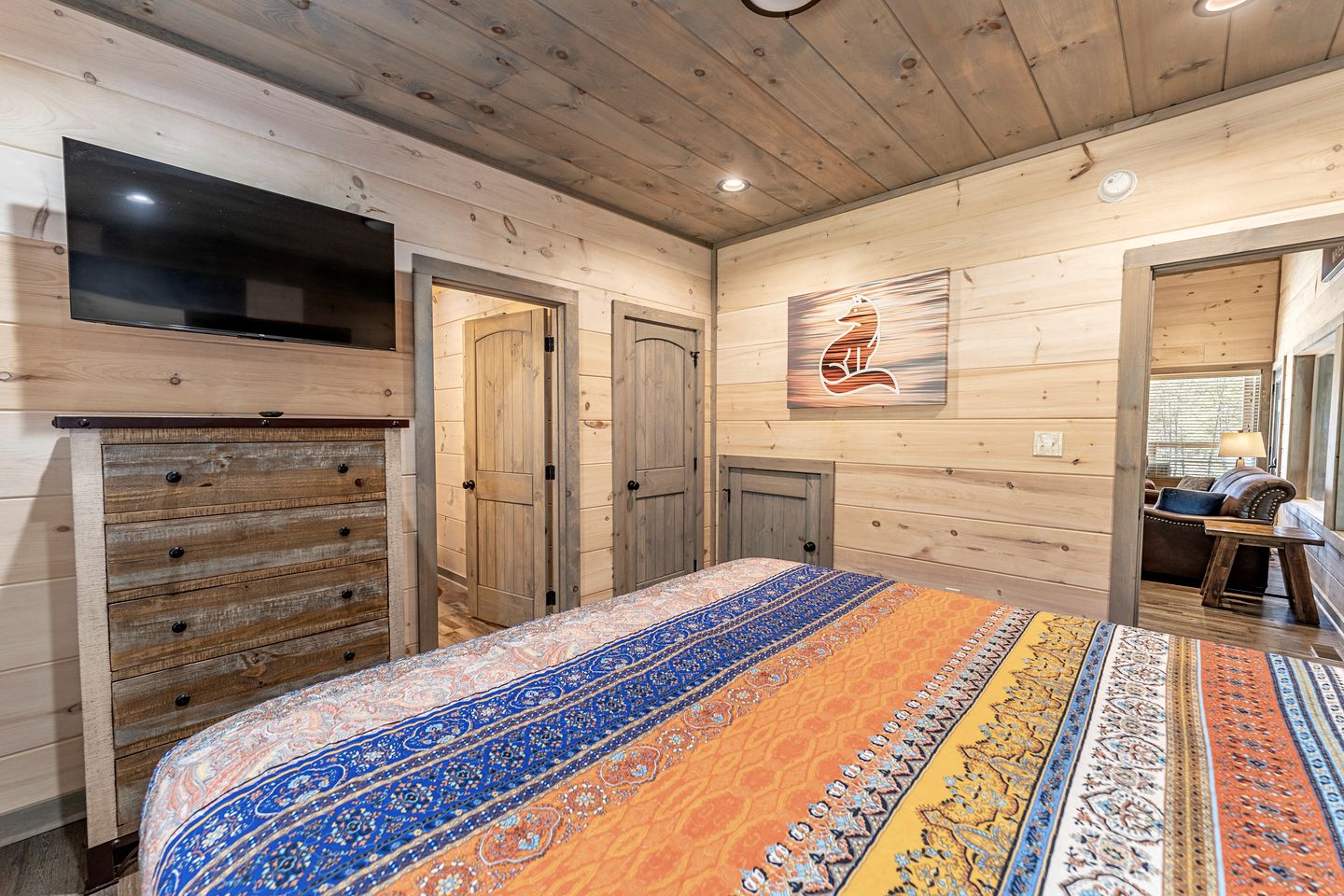 Cozy Wooden Cabin with Games, Hot-tub and Indoor Pool in Sevierville, Tennessee